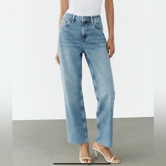 Zara Denim - Zara High Waisted Straight Leg Light Wash Blue Jeans Women’s Size 6
